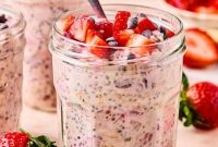 Chocolate-Covered Strawberry Overnight Oats Recipe for Breakfast
