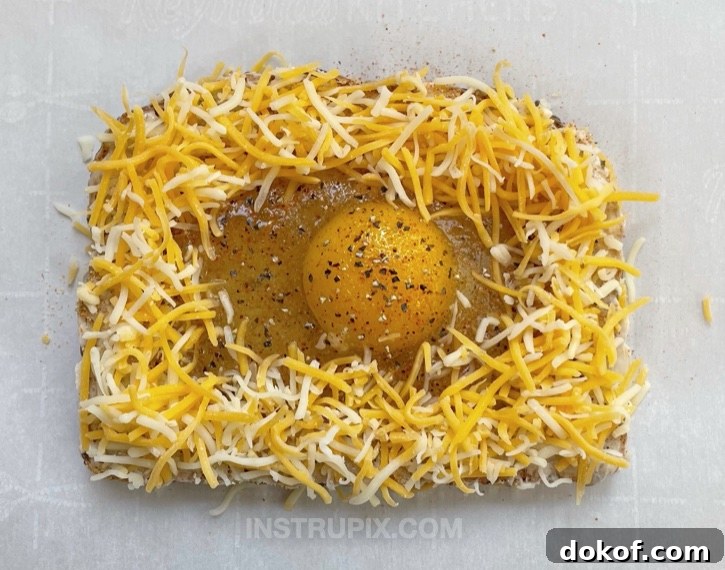How to make this fun and easy breakfast idea! Cheesy Egg Toast