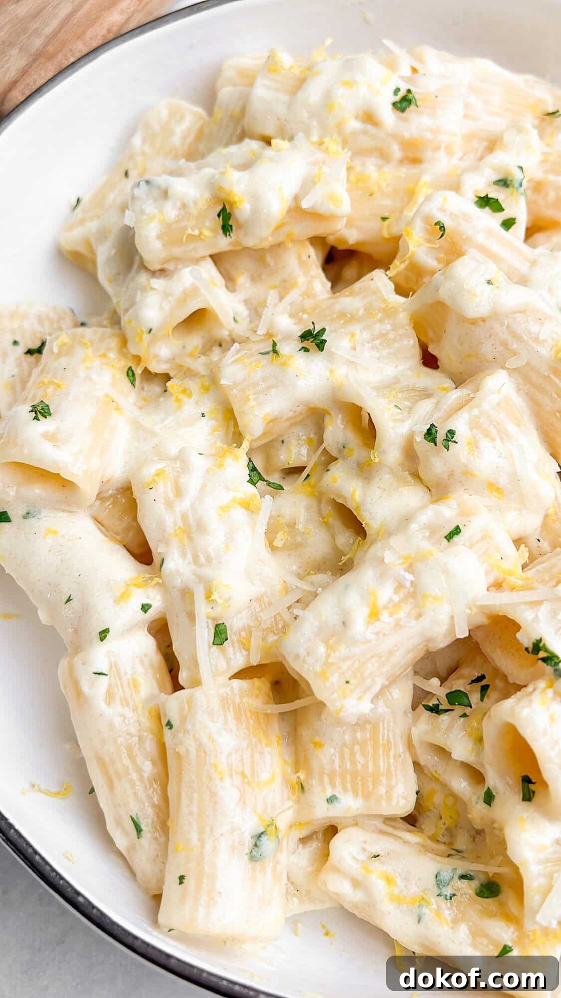 creamy lemon pasta in a bowl