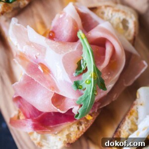 crostini topped with prosciutto