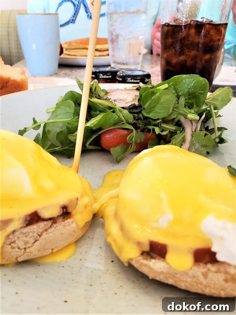eggs benedict with hollandaise