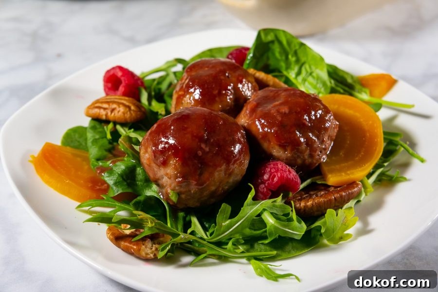 Green salad with golden beets and three glazed meatballs