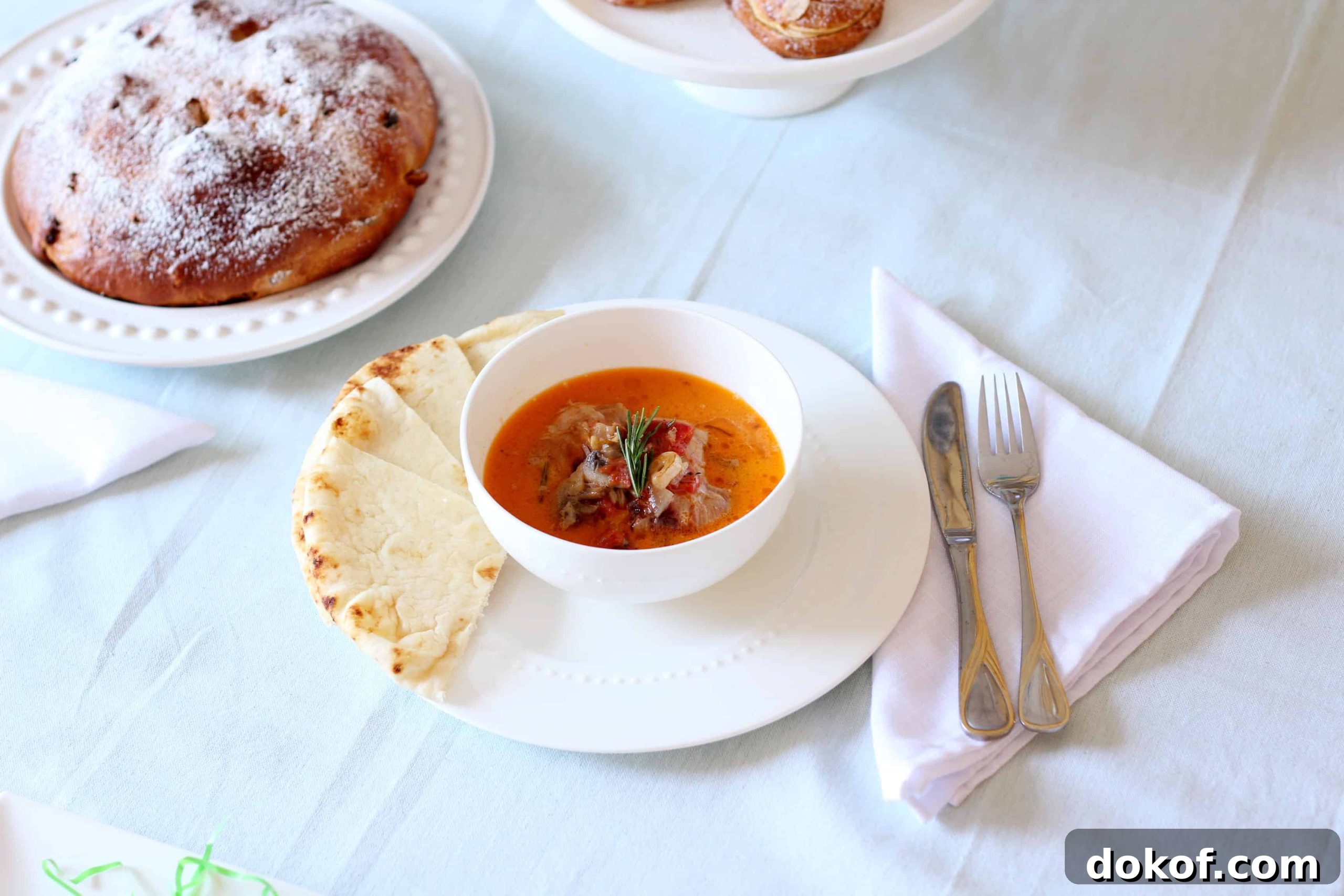 Creamy rabbit with white wine and tomato sauce