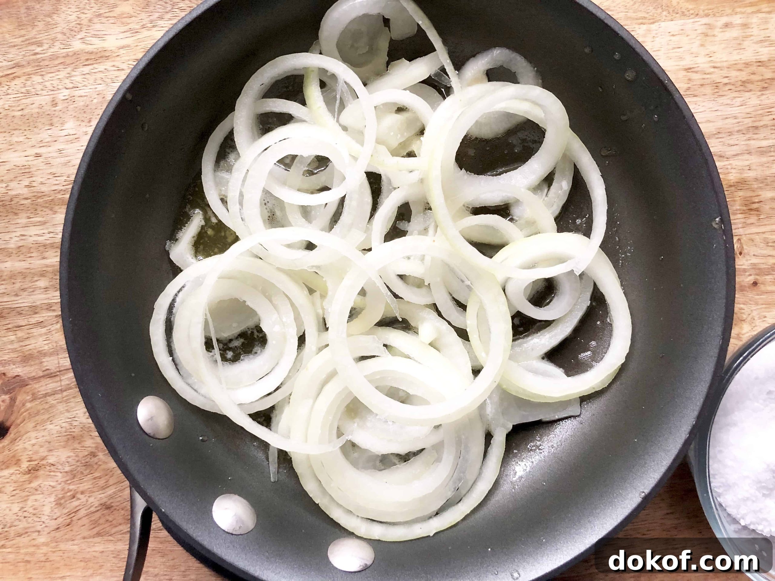 camembert burgers with sautéed apples